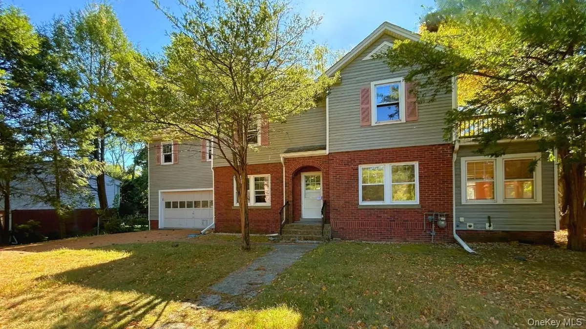 18 Beechwood Park, Poughkeepsie, NY 12601 - Image #1