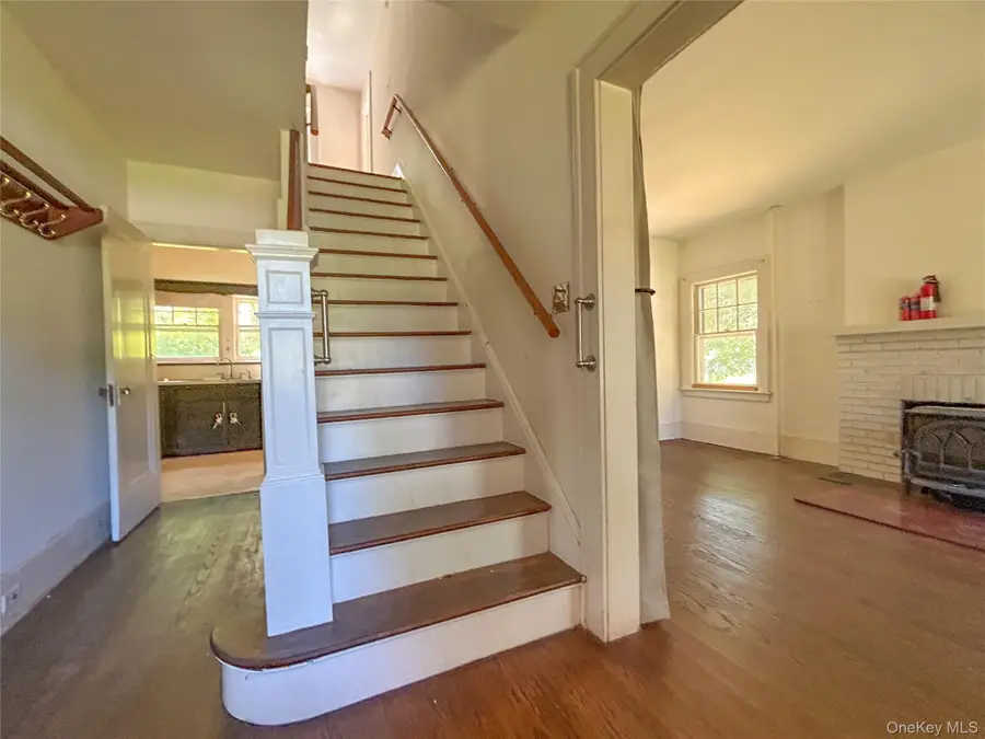 18 Beechwood Park, Poughkeepsie, NY 12601 - Image #2