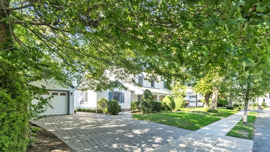 35 Carlton Street, Malverne, NY 11565 - Image #3