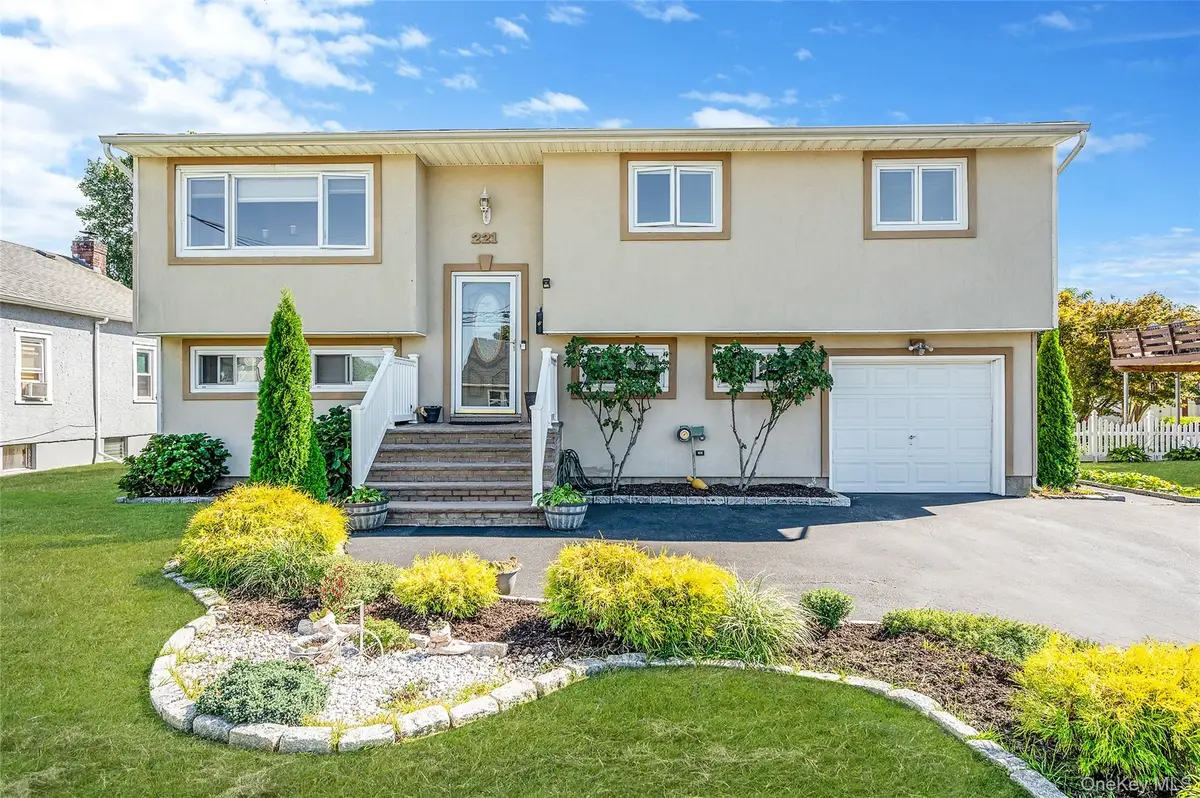 221 14th Street, West Babylon, NY 11704 - Image #1