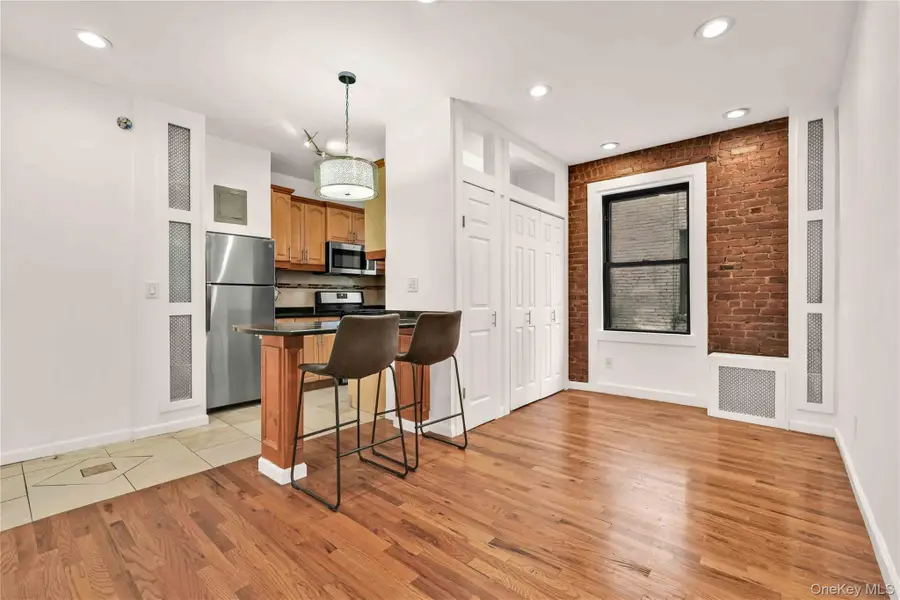 21-28 35th #2A, Astoria, NY 11105 - Image #2