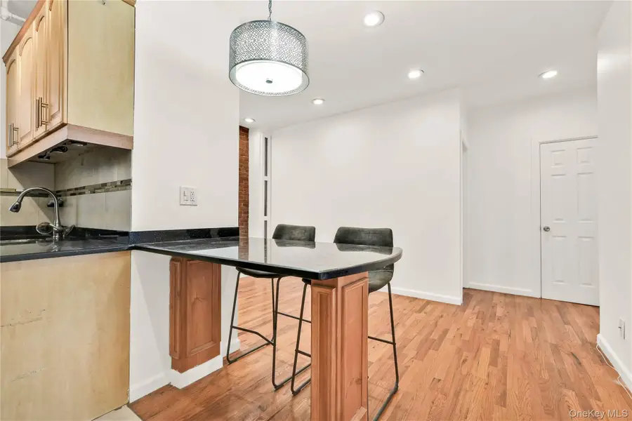 21-28 35th #2A, Astoria, NY 11105 - Image #3