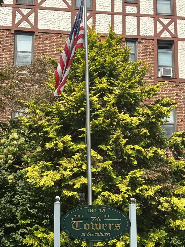 160-15 Powells Cove Boulevard #D302, Beechhurst, NY 11357