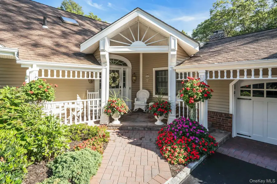 35 Longwood Drive, South Huntington, NY 11746 - Image #2