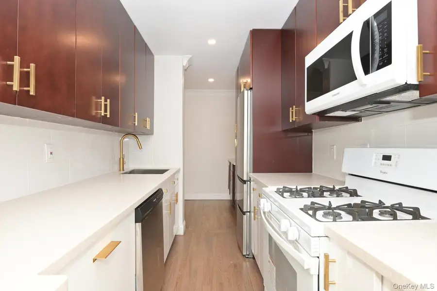 6 Birchwood Court #4N, Mineola, NY 11501 - Image #3