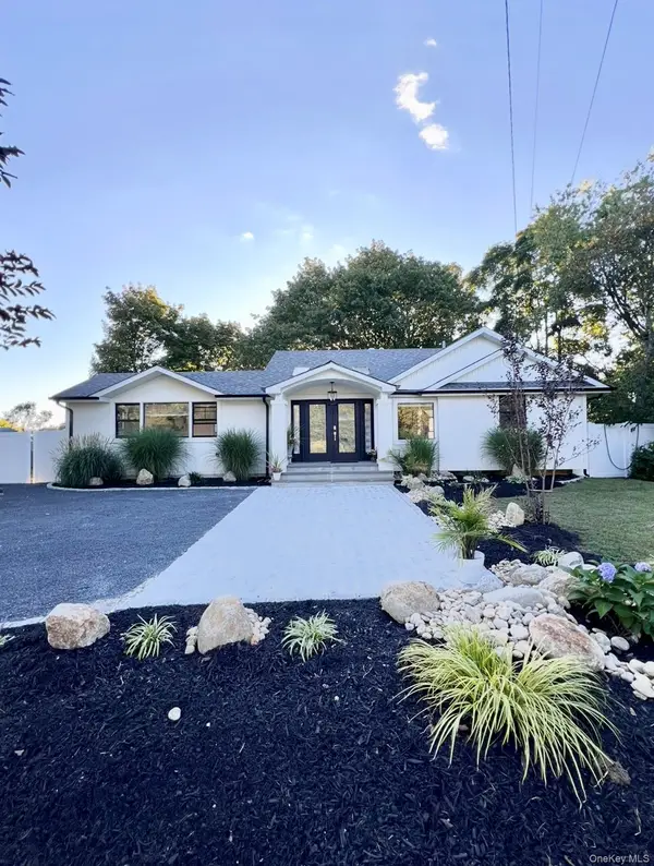 566 Locust Avenue, Oakdale, NY 11769