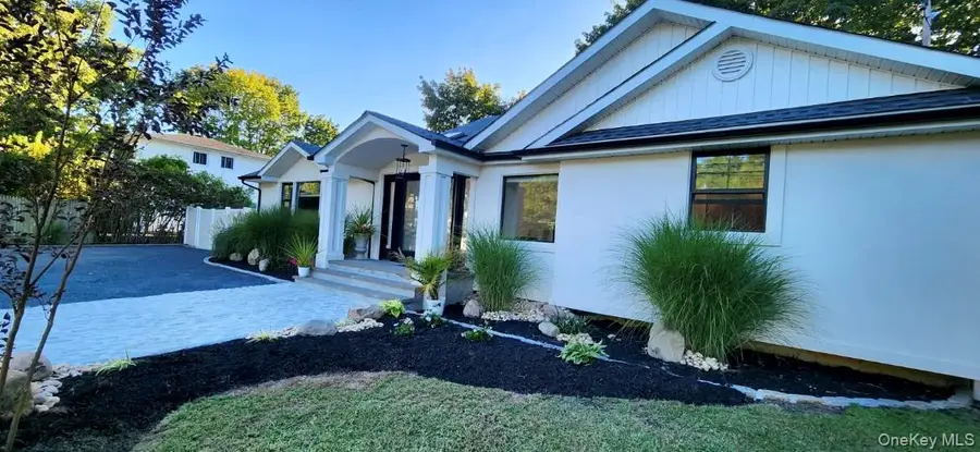 566 Locust Avenue, Oakdale, NY 11769 - Image #2