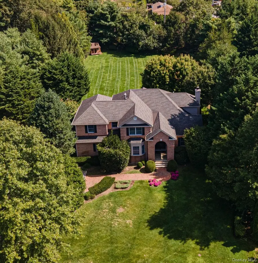 12 Dupont Court, Dix Hills, NY 11746 - Image #3