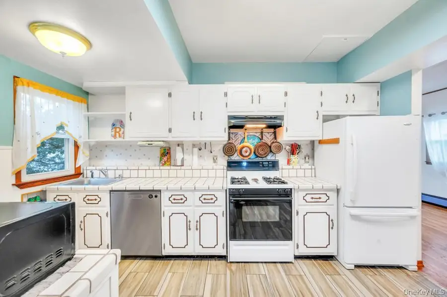 99 Hunter Avenue, Valley Stream, NY 11580 - Image #2