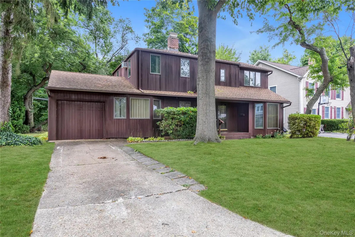 87 Hillturn Lane, Roslyn Heights, NY 11577 - Image #1