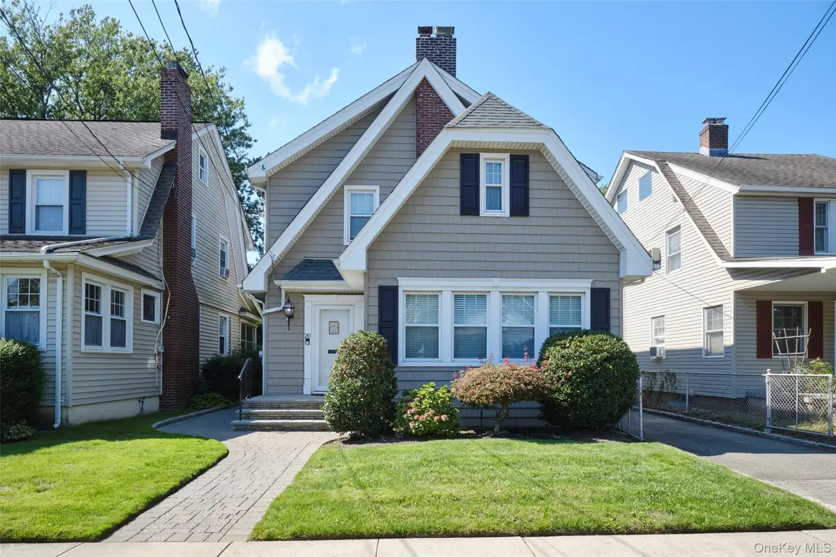 20 Geranium Avenue, Floral Park, NY 11001 - Image #1