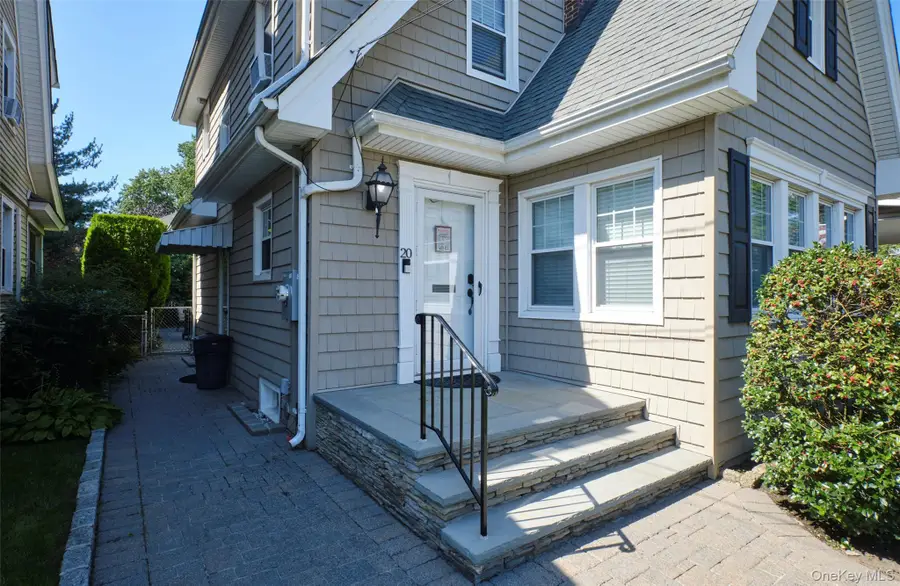 20 Geranium Avenue, Floral Park, NY 11001 - Image #2