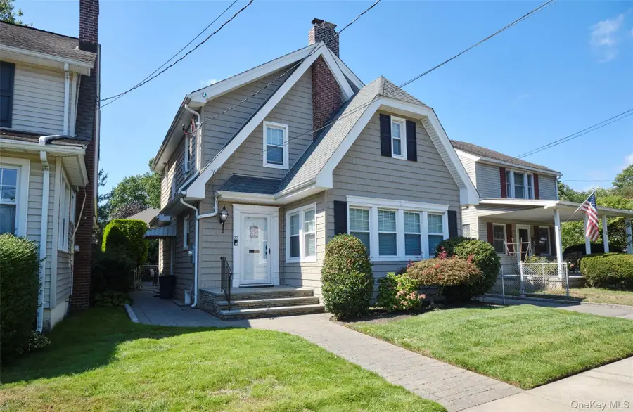 20 Geranium Avenue, Floral Park, NY 11001 - Image #3