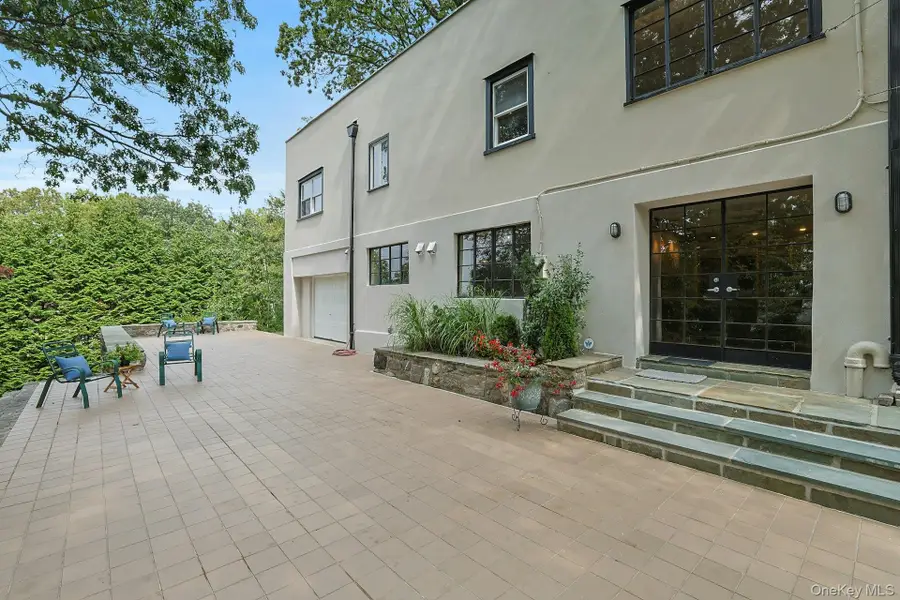 75 Lakeside Drive, New Rochelle, NY 10801 - Image #2