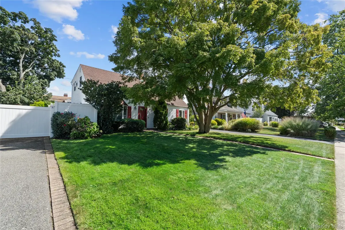 166 Swan Lane, Levittown, NY 11756 - Image #1