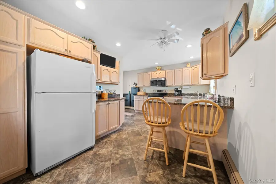 166 Swan Lane, Levittown, NY 11756 - Image #3