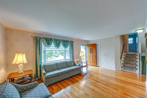 28 Chance Street, Hicksville, NY 11801