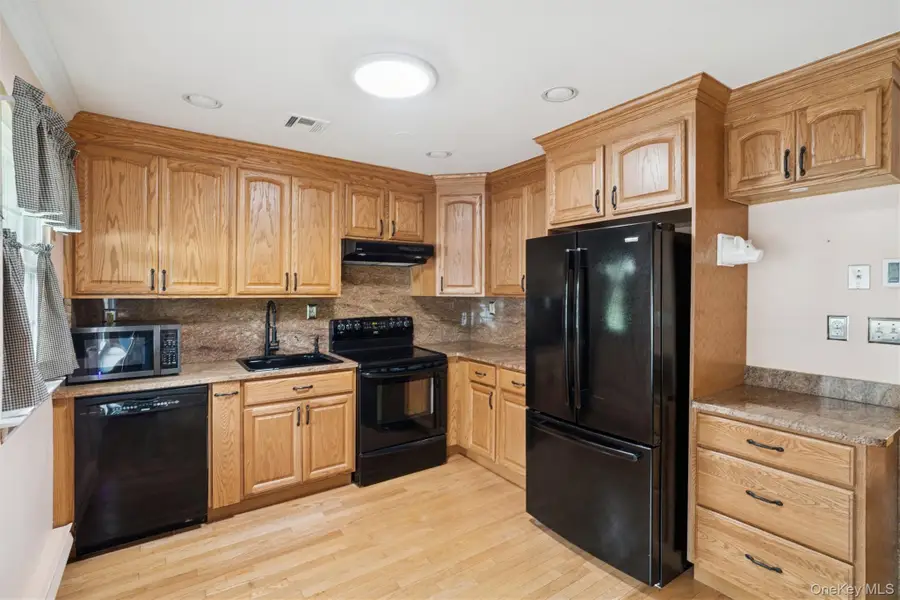 474 Darwen Drive #B, Ridge, NY 11961 - Image #3