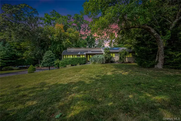 1 Clark Street, Smithtown, NY 11787