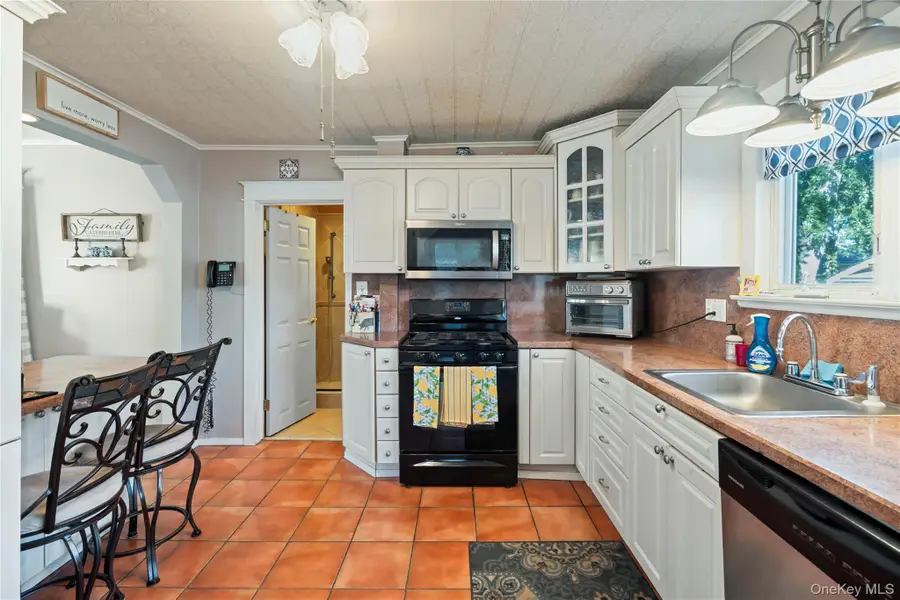 197 S 4th Street, Lindenhurst, NY 11757 - Image #2