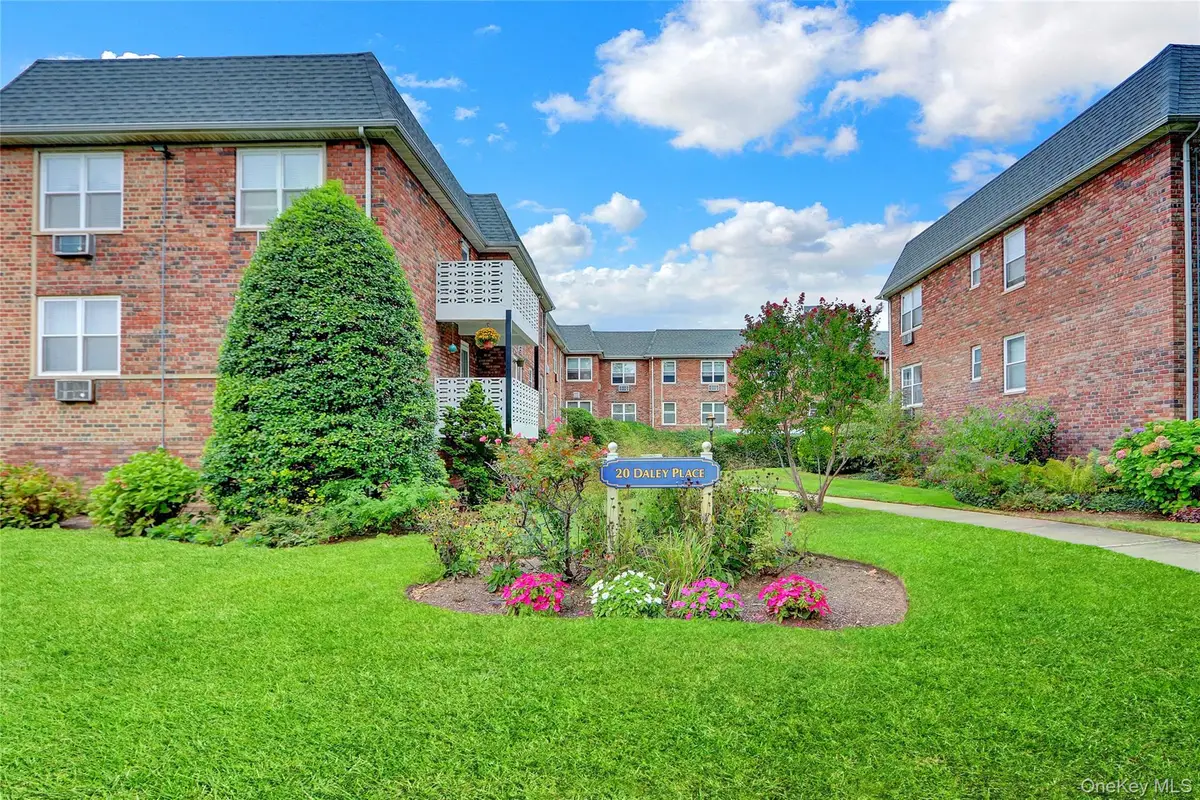 20 Daley Place #104, Lynbrook, NY 11563 - Image #1