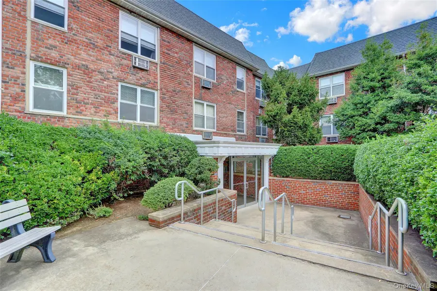 20 Daley Place #104, Lynbrook, NY 11563 - Image #2