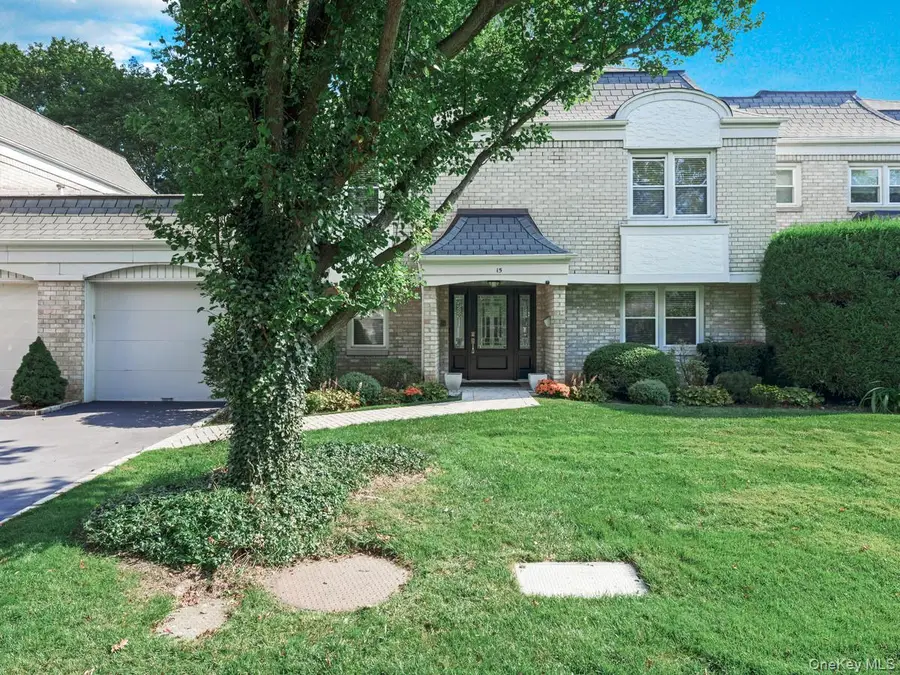15 Fairway Circle S #15, Manhasset, NY 11030 - Image #2