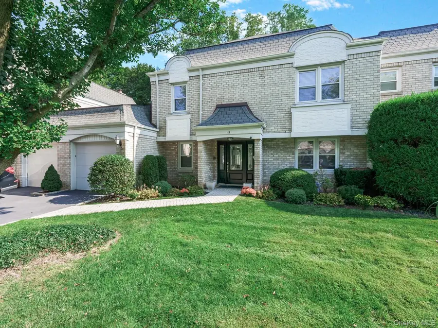 15 Fairway Circle S #15, Manhasset, NY 11030 - Image #3
