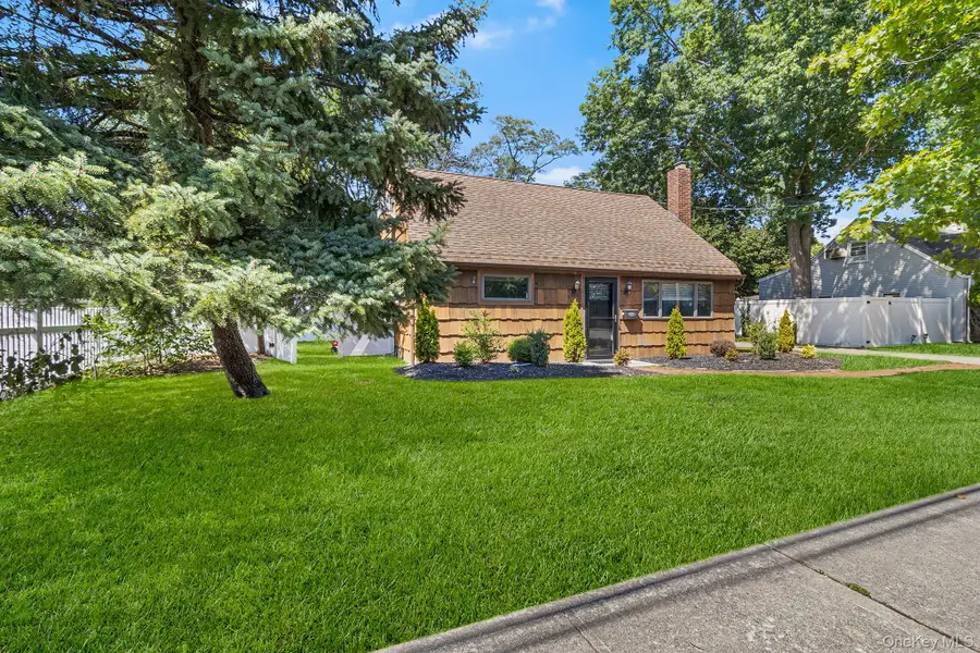 146 E Carmans Road, East Farmingdale, NY 11735 - Image #2