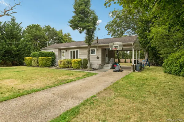 111 Berry Street, Lindenhurst, NY 11757