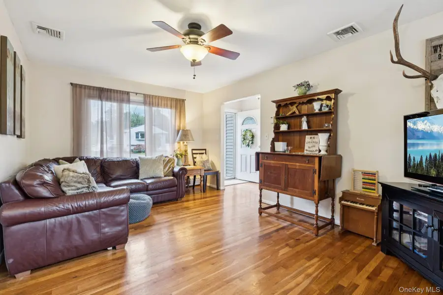 111 Berry Street, Lindenhurst, NY 11757 - Image #3