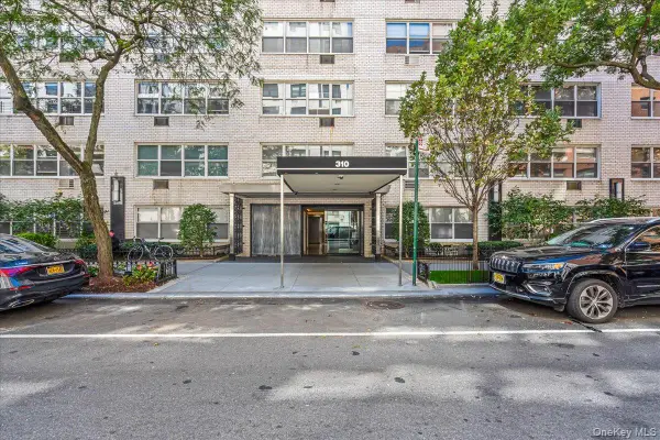 310 E 70th Street #1M, New York (Manhattan), NY 10021