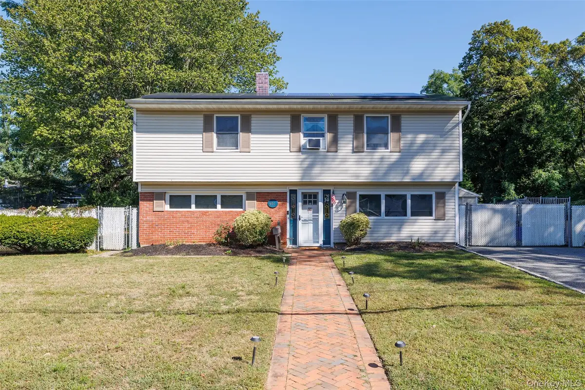 461 Ann Street, Babylon, NY 11702 - Image #1