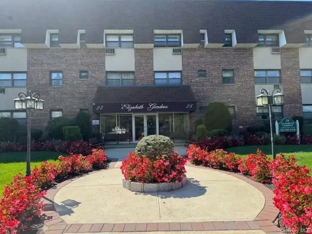 25 Elizabeth Street #2E, Farmingdale, NY 11735 - Image #1