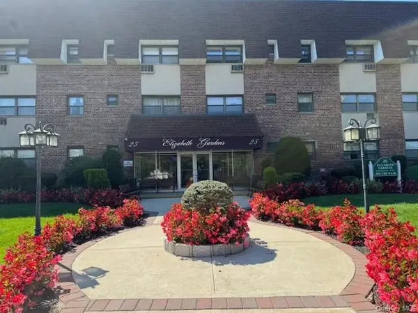 25 Elizabeth Street #2E, Farmingdale, NY 11735