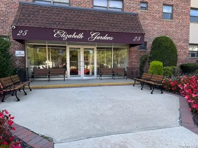 25 Elizabeth Street #2E, Farmingdale, NY 11735 - Image #2
