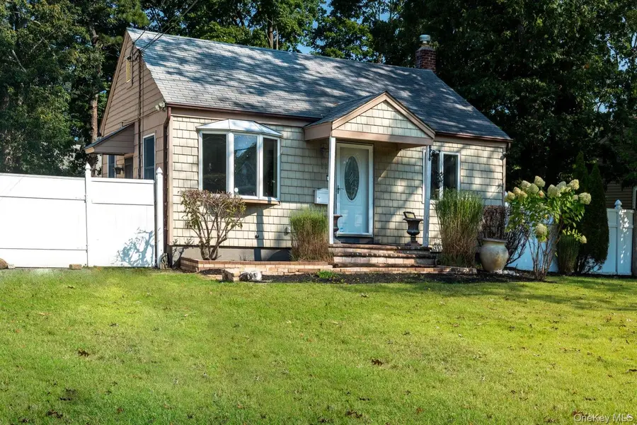 11 Mcgowan Lane, Central Islip, NY 11722 - Image #2