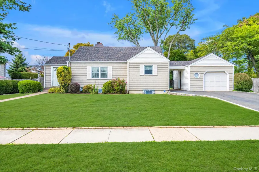 91 7th Street, Hicksville, NY 11801 - Image #2