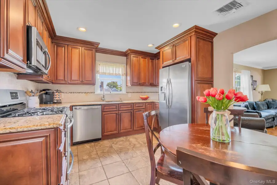 91 7th Street, Hicksville, NY 11801 - Image #3