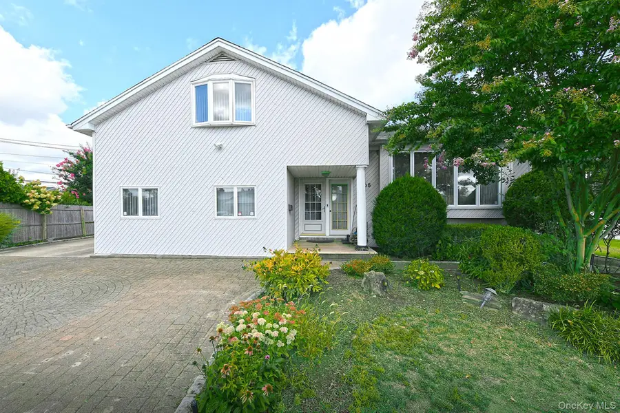 105 Roxton Road, Plainview, NY 11803 - Image #2