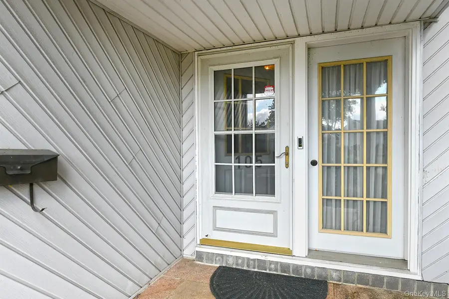 105 Roxton Road, Plainview, NY 11803 - Image #3