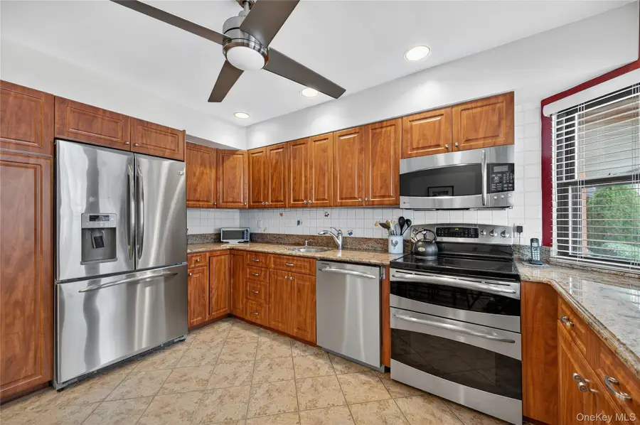 12 Hampton Way, Woodbury, NY 11797 - Image #3