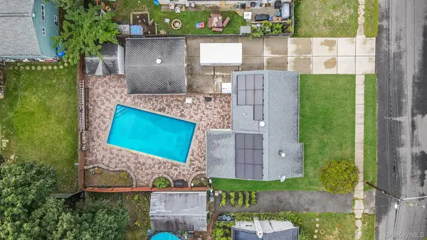 14 Garden Court, Bay Shore, NY 11706