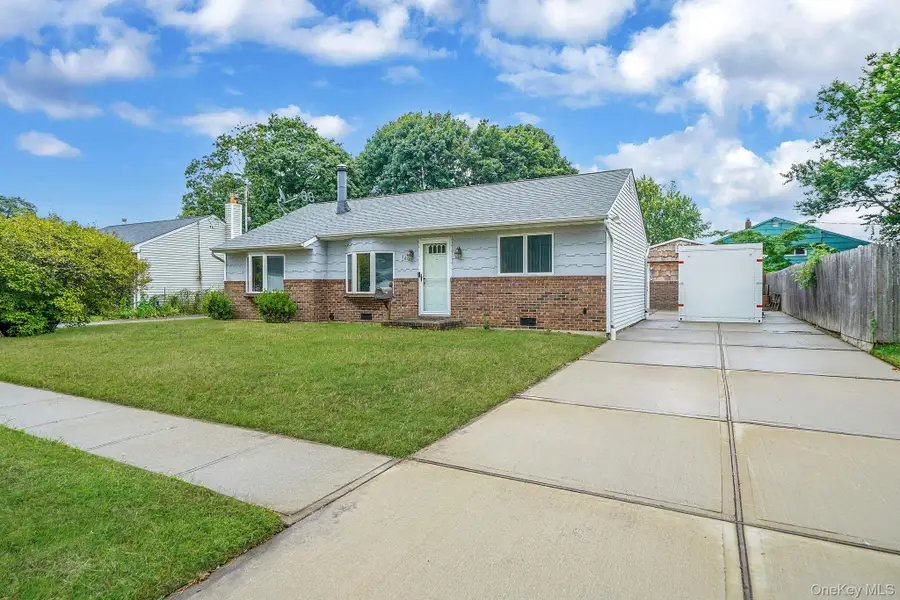 14 Garden Court, Bay Shore, NY 11706 - Image #3