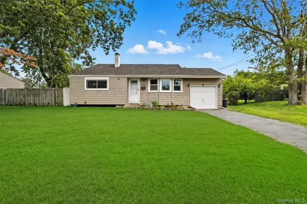 2905 Beechnut Avenue, Medford, NY 11763