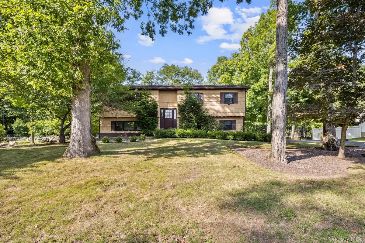 19 Palisades Court, Pomona, NY 10970 - Image #1