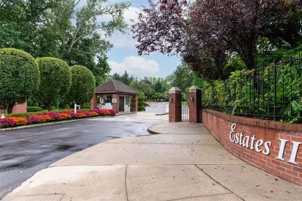 39 Bluebird Hill Court, Manhasset, NY 11030