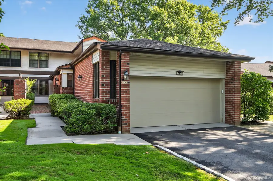 39 Bluebird Hill Court, Manhasset, NY 11030 - Image #2