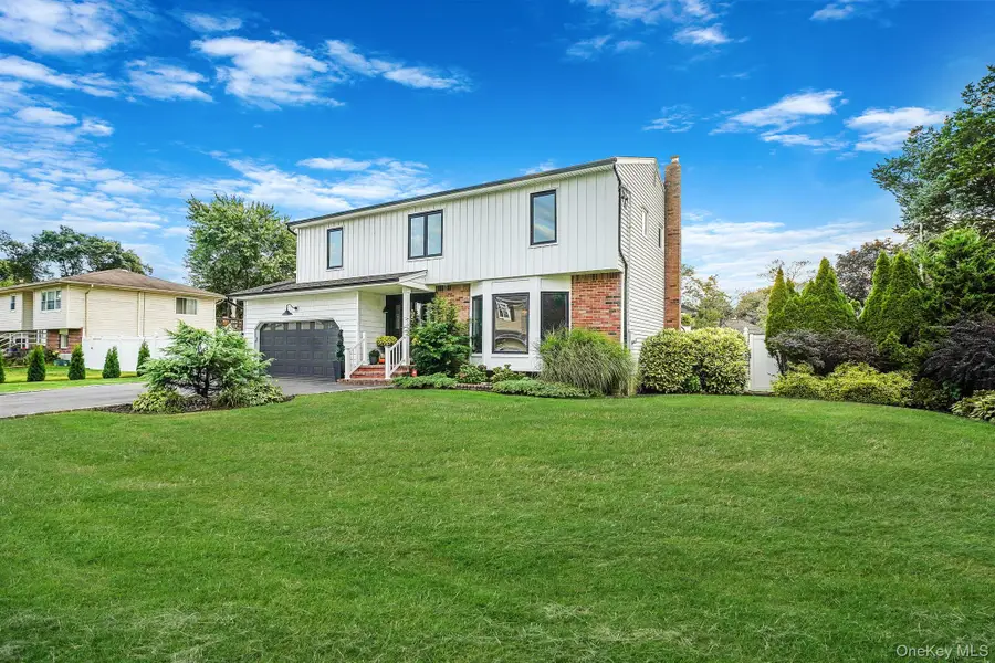 11 Susan Court, Deer Park, NY 11729 - Image #2