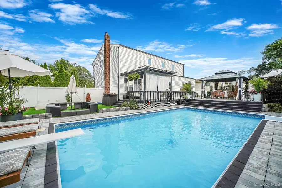 11 Susan Court, Deer Park, NY 11729 - Image #3